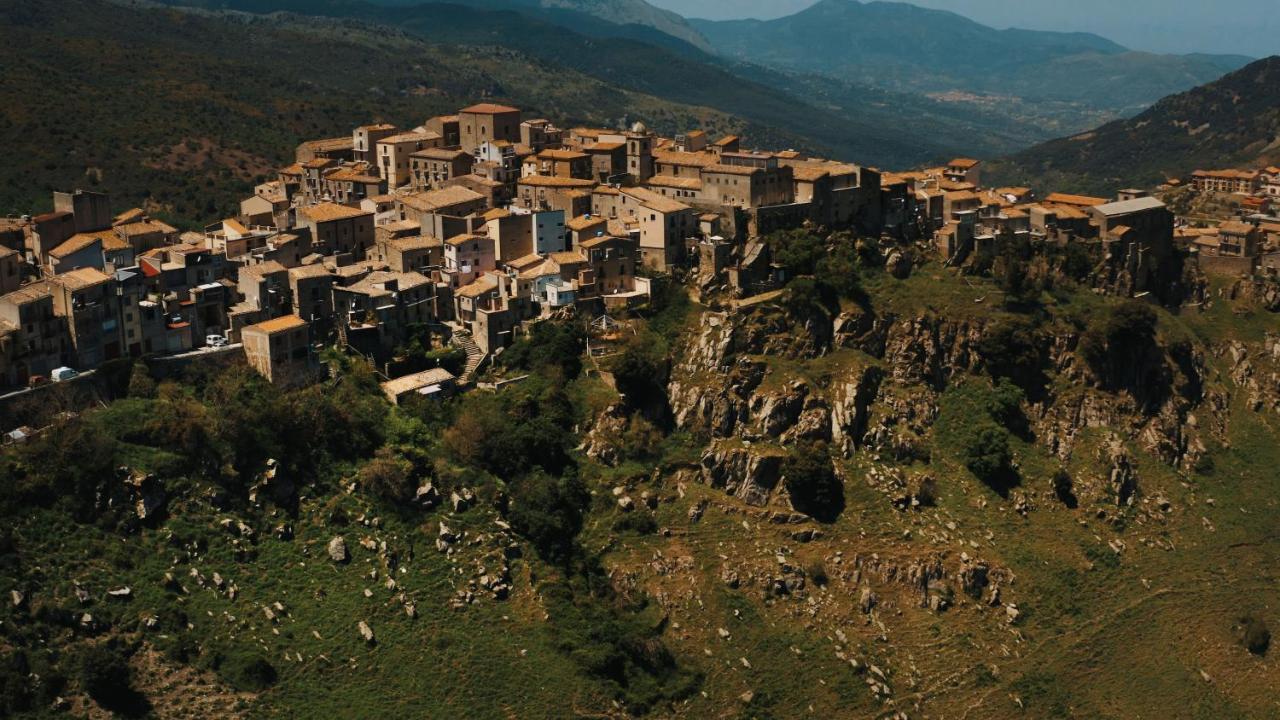 Donna Vì Hotel Geraci Siculo Esterno foto